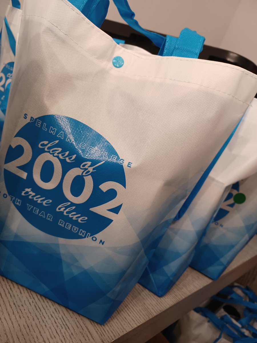 Spelman2002's tweet photo. The Class of 2002 volunteers are getting #reunionready packing your swag bags. 💙 https://t.co/xB4ws5tiiK