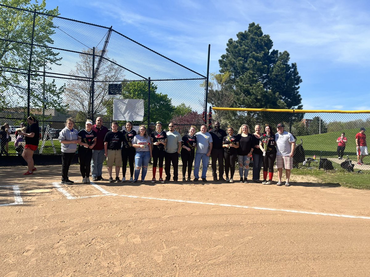 LW_wBB's tweet photo. Congrats to our girls @mspelich10 @_carinacedeno @savcrowleyy on their senior night! We loved getting to watch you play ❤️🥎🤘🏼

#MultiSportAthletes https://t.co/eor6cj4WJi