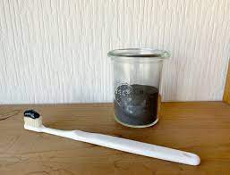 miyakeshoten's tweet photo. オーガニック歯��き 👄🦷

塩となすの黒焼き炭だけで出来た昔ながらの歯磨き粉「なすの黒焼き」。江戸時代には、歯磨き粉の他に歯痛や歯周病、歯槽膿漏の際に民間療法として使用されていたそう。スタッフの体験談では、「溜まっていた歯石もボロっと剥がれ落ちた」との声も。

https://t.co/hwwcnShBQX https://t.co/2ZaEOMgjdH