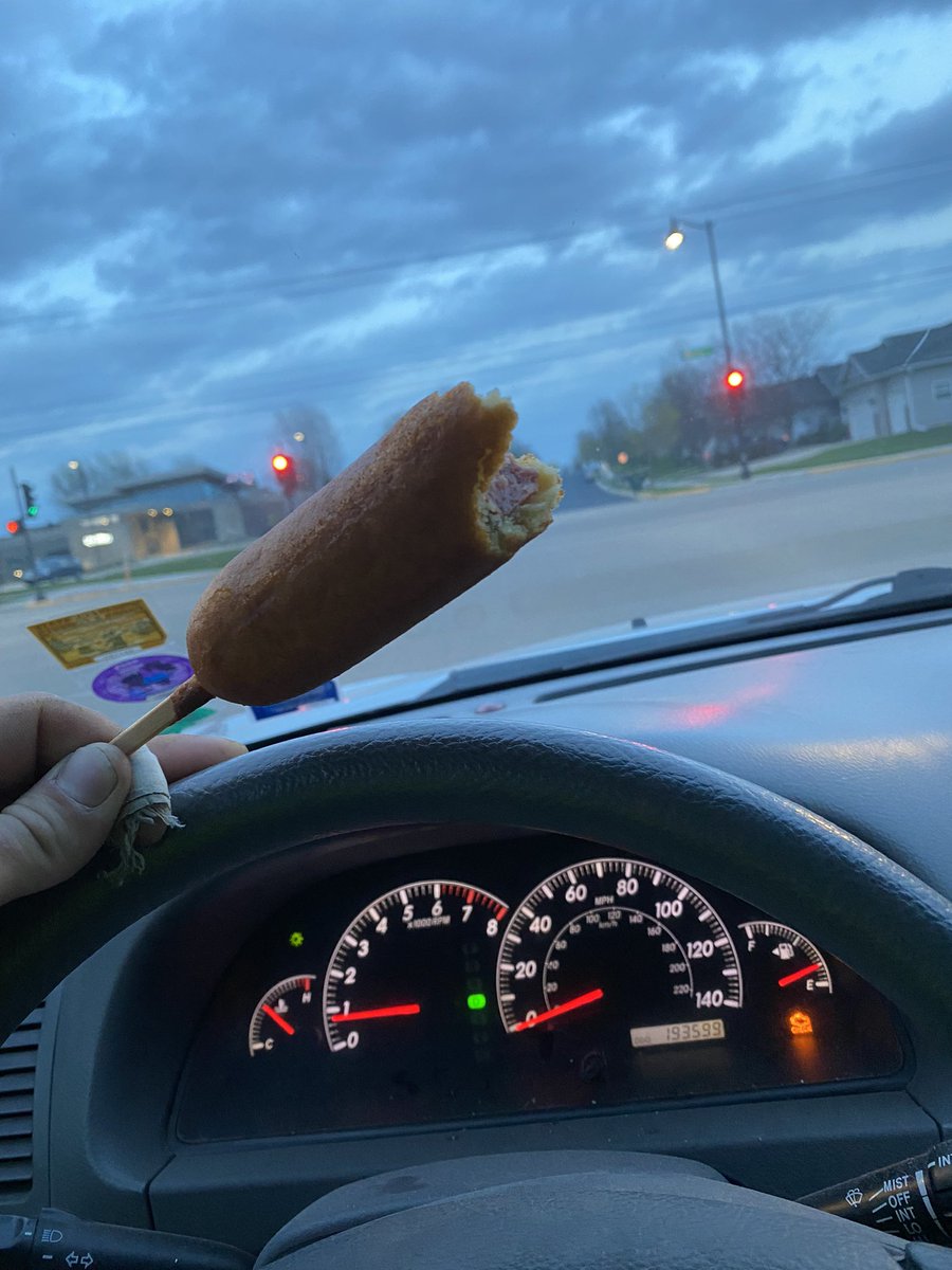 chrischrisler's tweet photo. Corndog kinda night https://t.co/EAosUMlHA0