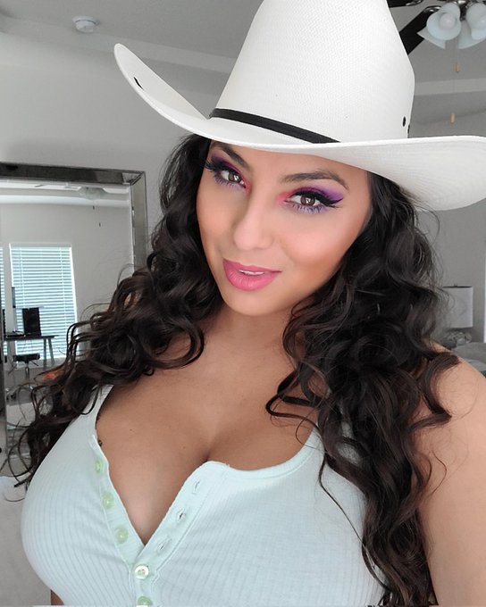 The @stetsonusa hat just adds that lil extra 💋🤠 #cowgirl #glam #curls https://t.co/eZ0aGjI1ru<a class="tags" target="_blank" title="On Twitter" href="/?out=eyJ0eXAiOiJKV1QiLCJhbGciOiJIUzUxMiJ9.eyJpYXQiOjE3MjEyNjUxNTksImlzcyI6InR3cG9ybnN0YXJzLmNvbSIsIm5iZiI6MTcyMTI2NTE1OSwiZXhwIjoxNzUyODAxMTU5LCJyZWRpcmVjdF91cmwiOiJodHRwczovL3R3aXR0ZXIuY29tL3N0ZXRzb251c2EifQ.IInIPtLMIFcU_Stn7AOy-Kw0xaS-ehiEOAOrnr6tddipQyg67w43c2BojqFkit3iE2acpvODnDaAtME3cIBxAw">@stetsonusa</a><a href="/tag/cowgirl"class="tags">#cowgirl</a><a href="/tag/glam"class="tags"><span>#glam</span></a><a href="/tag/curls"class="tags"><span>#curls</span></a>