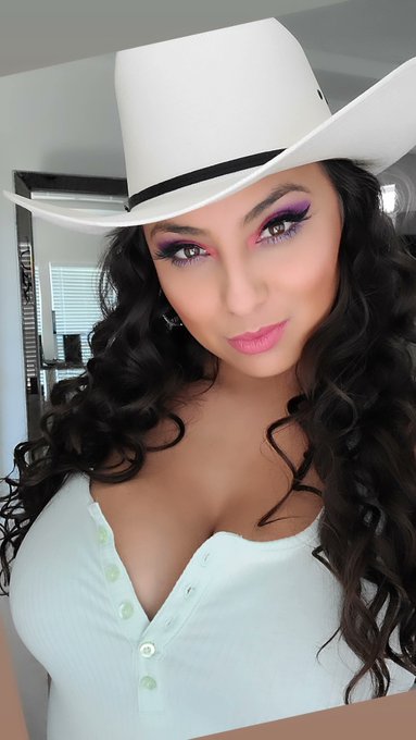 The @stetsonusa hat just adds that lil extra 💋🤠 #cowgirl #glam #curls https://t.co/eZ0aGjI1ru<a class="tags" target="_blank" title="On Twitter" href="/?out=eyJ0eXAiOiJKV1QiLCJhbGciOiJIUzUxMiJ9.eyJpYXQiOjE3MjEyNjUxNTksImlzcyI6InR3cG9ybnN0YXJzLmNvbSIsIm5iZiI6MTcyMTI2NTE1OSwiZXhwIjoxNzUyODAxMTU5LCJyZWRpcmVjdF91cmwiOiJodHRwczovL3R3aXR0ZXIuY29tL3N0ZXRzb251c2EifQ.IInIPtLMIFcU_Stn7AOy-Kw0xaS-ehiEOAOrnr6tddipQyg67w43c2BojqFkit3iE2acpvODnDaAtME3cIBxAw">@stetsonusa</a><a href="/tag/cowgirl"class="tags">#cowgirl</a><a href="/tag/glam"class="tags"><span>#glam</span></a><a href="/tag/curls"class="tags"><span>#curls</span></a>