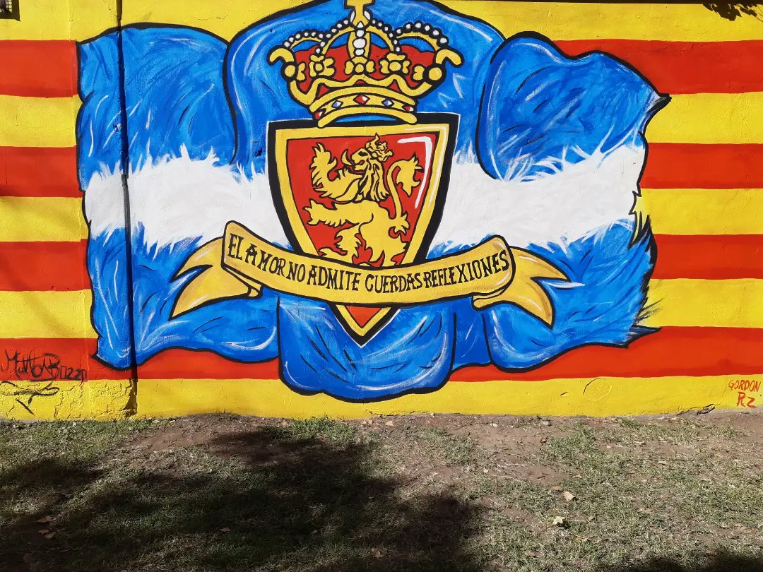 rz_gaston's tweet photo. El @RealZaragoza tiene su escudo sobre un mural en el barrio de Pompeya en Buenos Aires Argentina.
Gracias @Retumbeee por tu arte y ayuda para hacer realidad uno de mis sueños!
#realzaragoza #dondeseaperocontigo #muralesBA
#BuenosAires
#graffiti https://t.co/xbQW8R4AIw