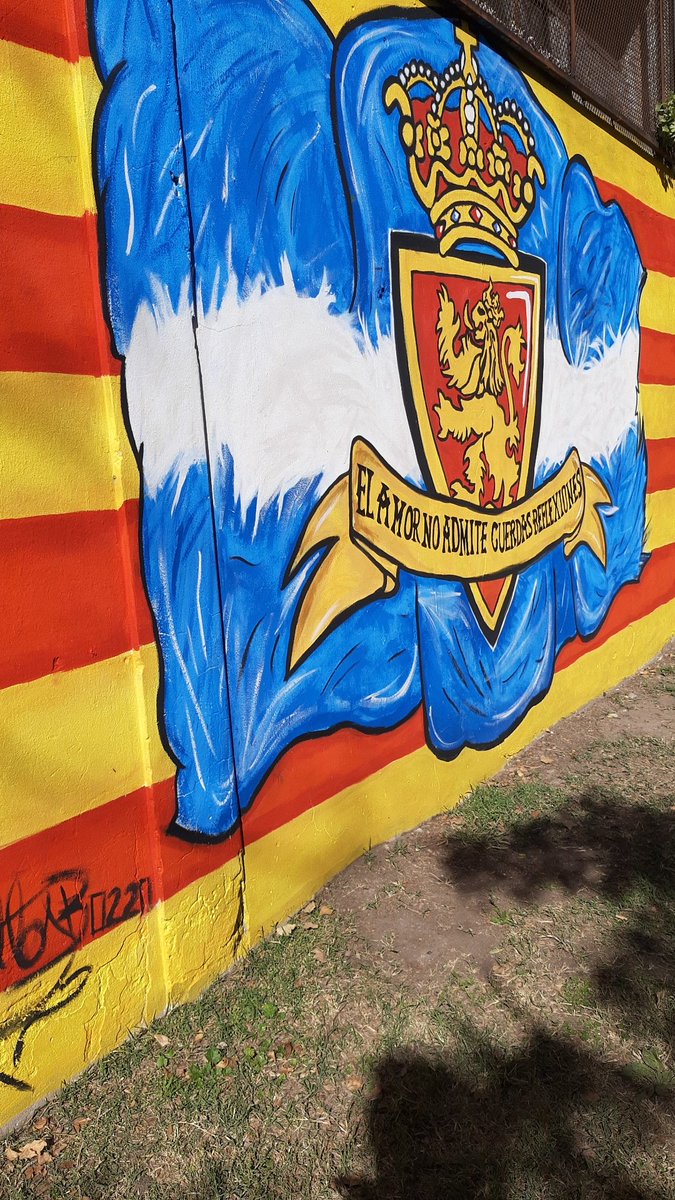 rz_gaston's tweet photo. El @RealZaragoza tiene su escudo sobre un mural en el barrio de Pompeya en Buenos Aires Argentina.
Gracias @Retumbeee por tu arte y ayuda para hacer realidad uno de mis sueños!
#realzaragoza #dondeseaperocontigo #muralesBA
#BuenosAires
#graffiti https://t.co/xbQW8R4AIw
