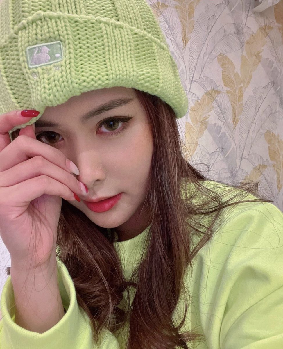 uniqchloee's tweet photo. #ApeCoin and #eth Enough red time to turn green. Im still #DiamondHand my #BoredApeYachtClub #okaybear #NFTs https://t.co/xLbuDMyFmZ