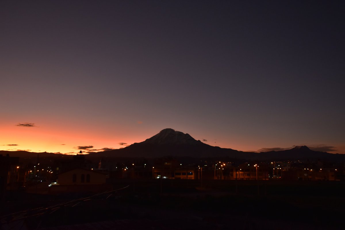 AleMVRioPG's tweet photo. El sol se oculta en la ciudad de #Riobamba. #Chimborazo - Ecuador. https://t.co/tvhXjaNWhf