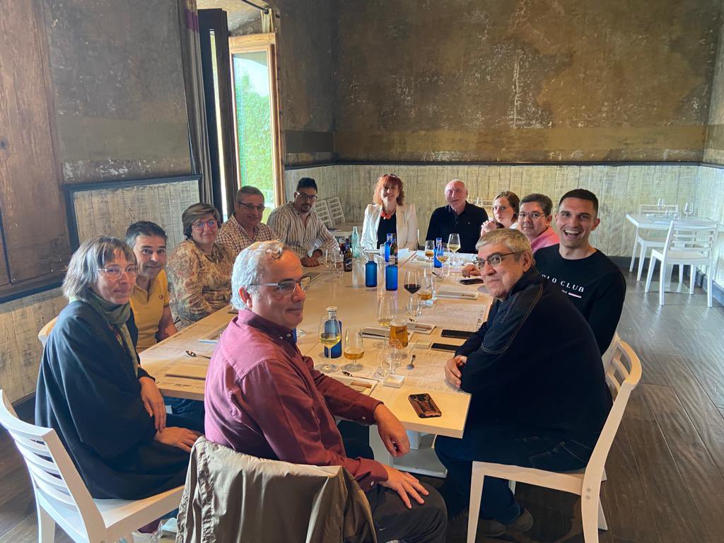 JXCat_Migracio's tweet photo. 👥 Diumenge vam celebrar la tercera assemblea del mandat a Vic.
🤝 A la trobada vam acompanyar a Joves musulmans d’Osona i Projecte KunRahmai a l’Eid al-Fit, festa del final del Ramadà. També vam visitar el temple Sikh de la ciutat.
🔝 El #modelVic de cohesió social és el camí. https://t.co/FMldwp2xu8