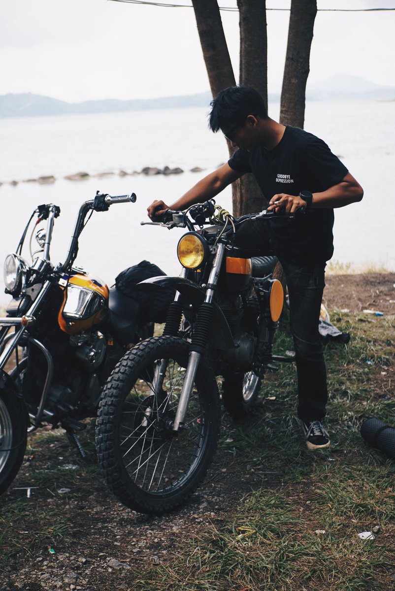 iqbalpradanaa03's tweet photo. Last Photo with Mesin badak Tahun 86 an haha See you di versi terbaru frankk !
#trailjadul #vintagetrail #custommotor #Deus #deuscustom https://t.co/ekrhXv0EGY