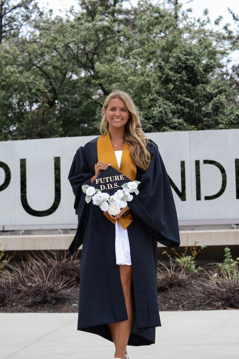 brookklynn_'s tweet photo. Cheers to another 4 years🥲🦷 👩🏼‍🎓🥂 https://t.co/3bKtdcgMxy