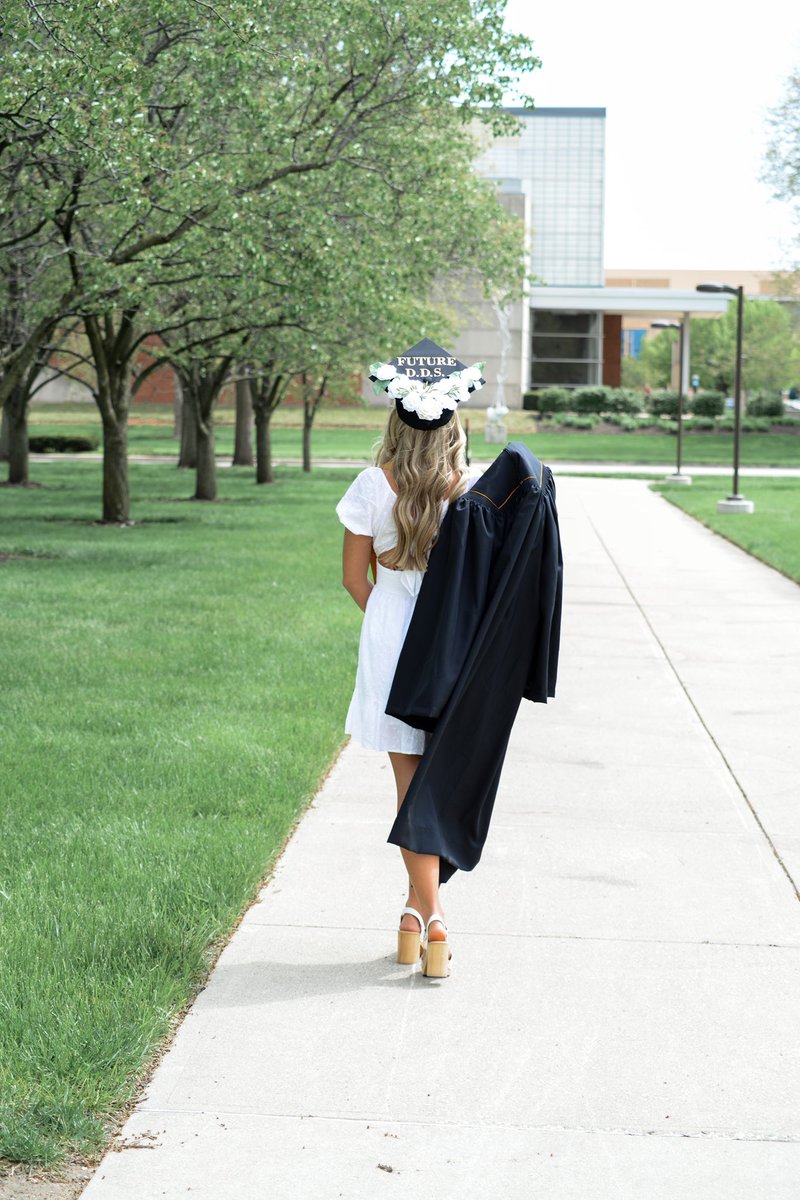 brookklynn_'s tweet photo. Cheers to another 4 years🥲🦷 👩🏼‍🎓🥂 https://t.co/3bKtdcgMxy