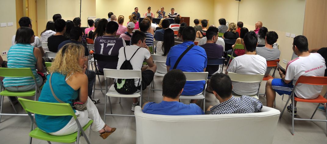 P_santamarta_'s tweet photo. El próximo miércoles, 11 de mayo a las 20:30h, se convoca a las Peñas a una reunión informativa para tratar temas sobre las FIESTA SANTA MARTA 2022.

Se recomienda acudir un representante de cada Peña para evitar aglomeraciones.

La cita en el Ayuntamiento. (Plaza de España s/n) https://t.co/Z9YRuOpGK4