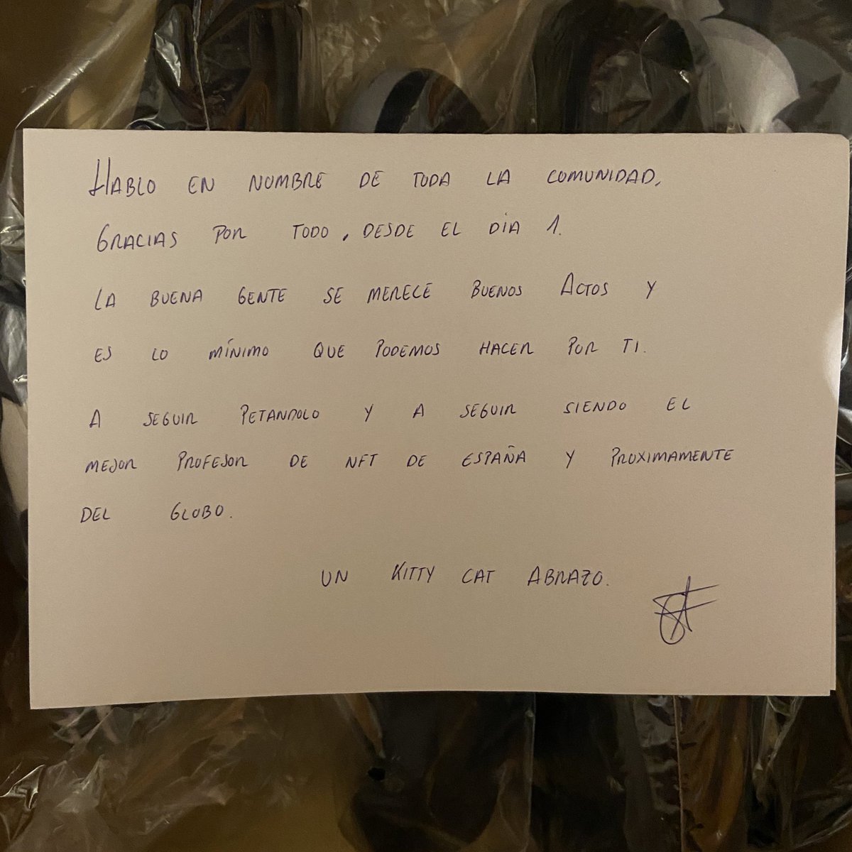 tenko_cripto's tweet image. Me ha llegado este regalazo de un seguidor (y miembro de @KittyCatsSOL) y me ha recordado lo afortunado que soy por tener esta pedazo de comunidad. Ahora mismo, soy el tío más feliz del mundo.