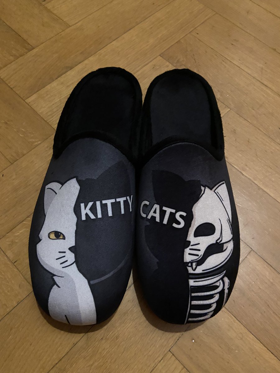 tenko_cripto's tweet image. Me ha llegado este regalazo de un seguidor (y miembro de @KittyCatsSOL) y me ha recordado lo afortunado que soy por tener esta pedazo de comunidad. Ahora mismo, soy el tío más feliz del mundo.