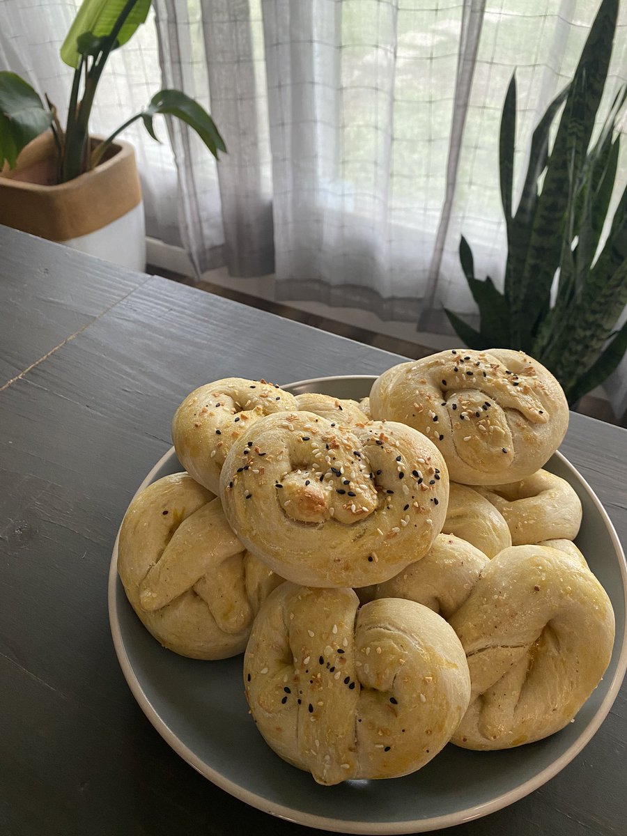 mo_lynn's tweet photo. #feedthepatriarchy some sourdough discard pretzels 
#kitchenofopression https://t.co/g9vKZHzI5A