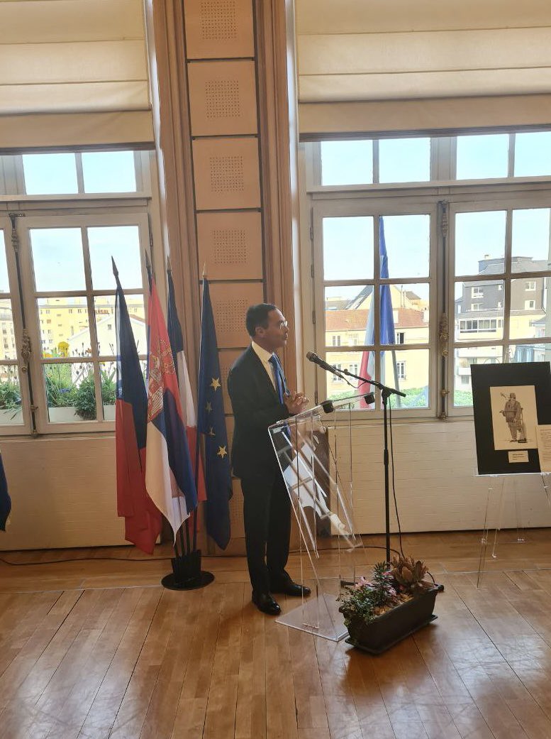 iflorennes92's tweet photo. 🇪🇺 Fête de l’Europe 🇪🇺
Nous nous sommes réunis devant la mairie de #Surenes pour écouter la maîtrise des Hauts-de-Seine, merci pour ce moment poétique.
Merci à notre maire, @BOUDYGuillaume, pour ses mots justes. https://t.co/CZC6EU4BSa