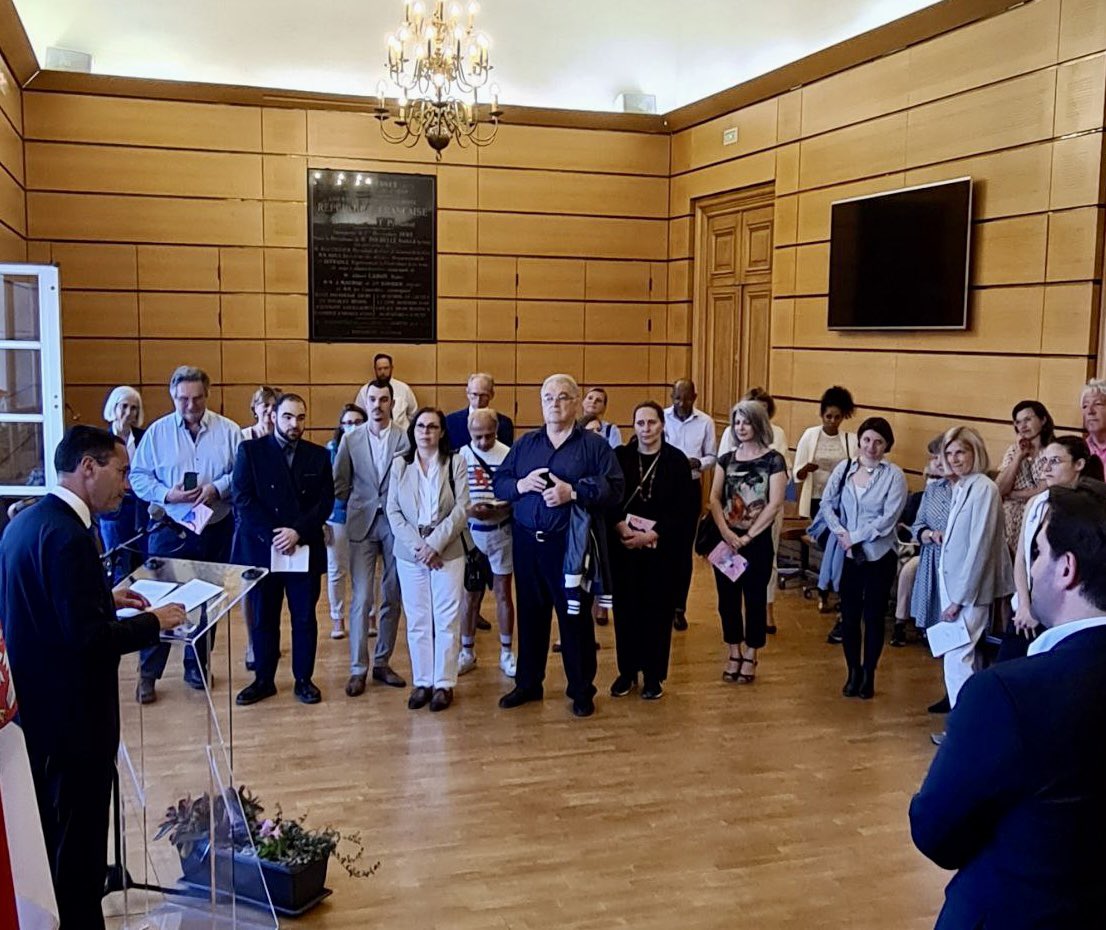 iflorennes92's tweet photo. 🇪🇺 Fête de l’Europe 🇪🇺
Nous nous sommes réunis devant la mairie de #Surenes pour écouter la maîtrise des Hauts-de-Seine, merci pour ce moment poétique.
Merci à notre maire, @BOUDYGuillaume, pour ses mots justes. https://t.co/CZC6EU4BSa