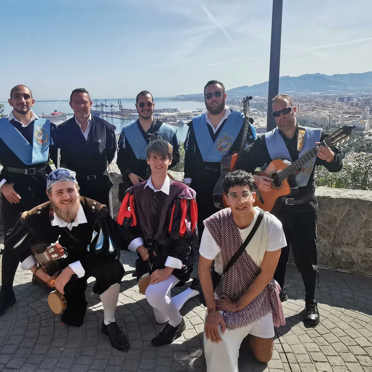 tunaletras's tweet photo. Tarde de coplas en el Parador de Gibralfaro #egresados #nuevos https://t.co/H4TZc6IfWH