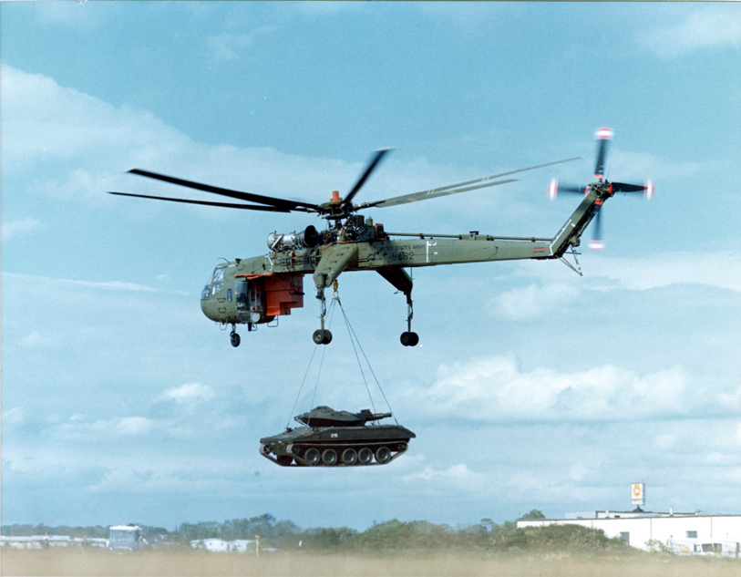 walasek_mateusz's tweet photo. Dokładnie 60 lat temu 9.05.1962r. oblatano Sikorsky CH-54 Tarhe 🇺🇸 śmigłowiec🚁 transportowy. Był pierwszym seryjnie produkowanym amerykańskim śmigłowcem w układzie latającego dźwigu🏗. Powstało 105 szt., które były wykorzystywane przez siły zbrojne USA m. in. Wietnamie. #CH54 https://t.co/jr6AadwGLZ