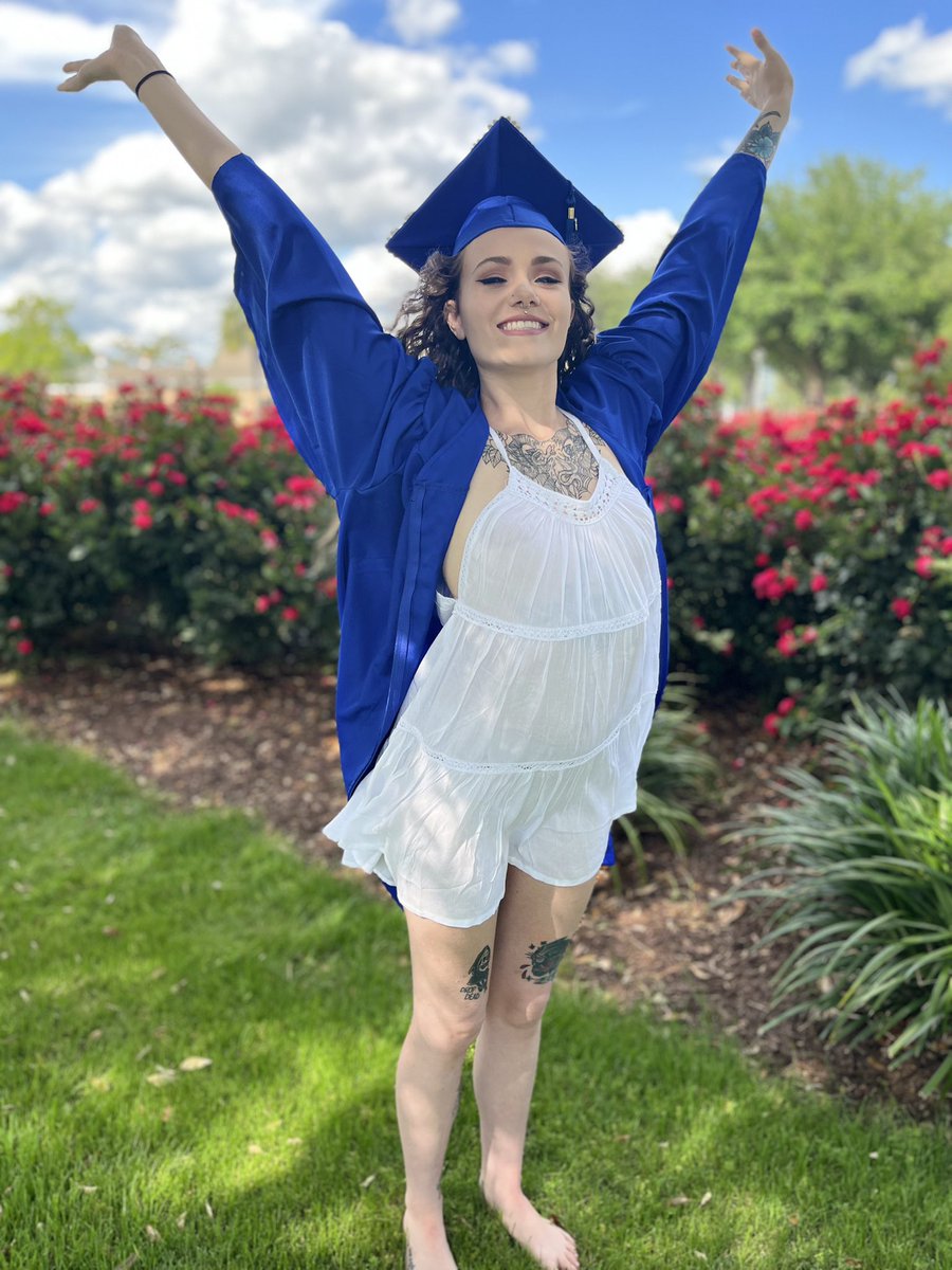 J_Mackenzie2's tweet photo. Still amazed at myself that I finished nursing school #almostRN https://t.co/q3OGcOYHFv
