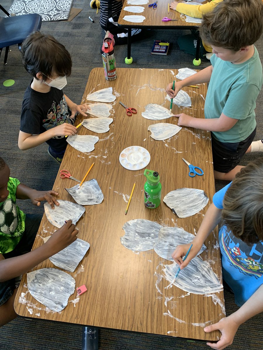 TummonsLSEArts's tweet photo. Third grade hallway is going to be in full bloom with these Flowering Dogwood blossoms, the state flower of Missouri! 🤍🌸@LSEArts #MOlove https://t.co/i4r8LMOL1Q
