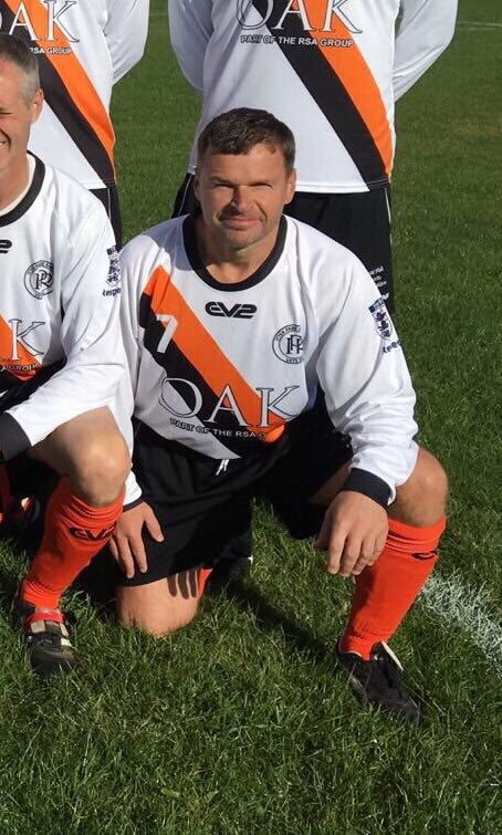 ItterParkVetsFC's tweet photo. Happy birthday to IPR wing wizard / king moaner and all round nice guy Darren Hempson from all at IPR 🎂⚽️🧡 #itters #toure https://t.co/ZBQUwSDKKe