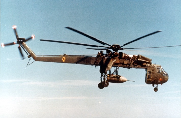 walasek_mateusz's tweet photo. Dokładnie 60 lat temu 9.05.1962r. oblatano Sikorsky CH-54 Tarhe 🇺🇸 śmigłowiec🚁 transportowy. Był pierwszym seryjnie produkowanym amerykańskim śmigłowcem w układzie latającego dźwigu🏗. Powstało 105 szt., które były wykorzystywane przez siły zbrojne USA m. in. Wietnamie. #CH54 https://t.co/jr6AadwGLZ