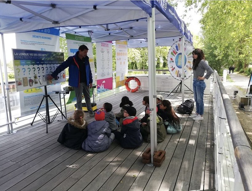 7eContinent's tweet photo. Merci à @villeagen pour son accueil lors de l’escale précédente ainsi qu’à son port de plaisance et @vnf_officiel …. Sans oublier les écoles venues sur le stand de #7eContinent et @citeofrance 😄 https://t.co/kZAC1VOkWz