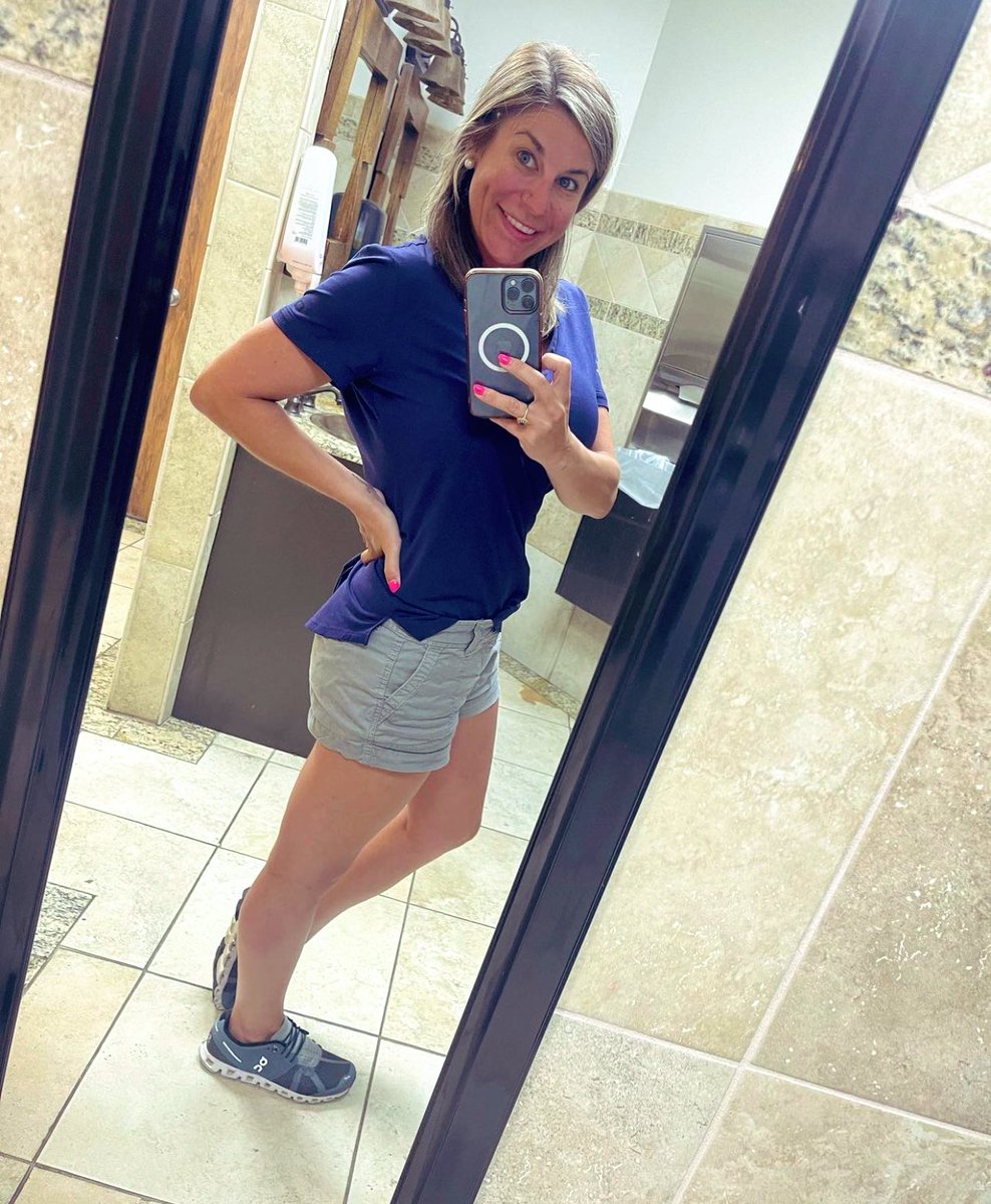 hatts17official's tweet photo. Lil work selfie. Why I wore shorts?!? I've been
wrapped in a blanket all day ! 🤣 https://t.co/6EerCKPFzf