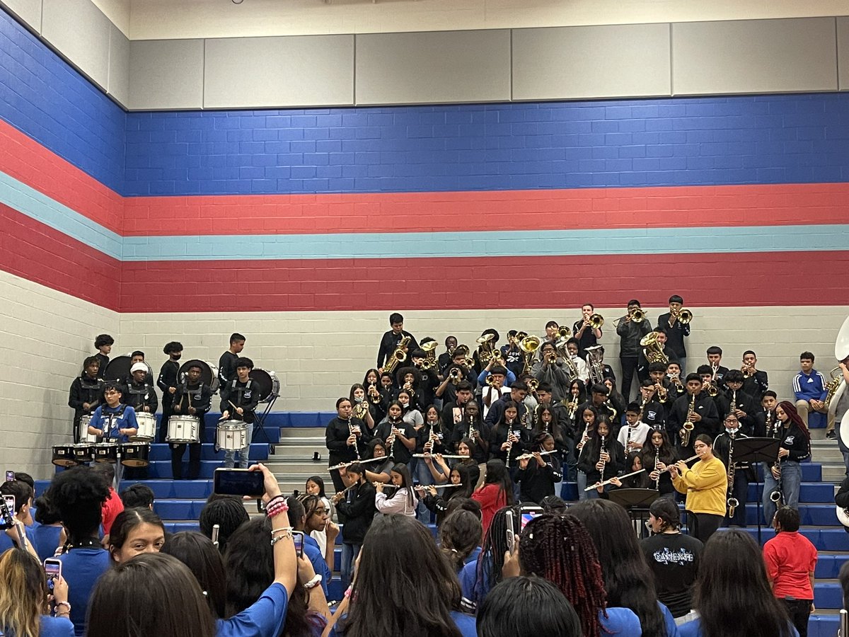 The Big Blue Band performing at Viking Nation, Boulter Middle School STAAR Rally. Thanks for allowing us to perform and support the future Lions as they prepare to Stomp the STAAR. @THSBigBlueBand @FineArtTylerISD @TylerHighLions @BoulterTylerISD