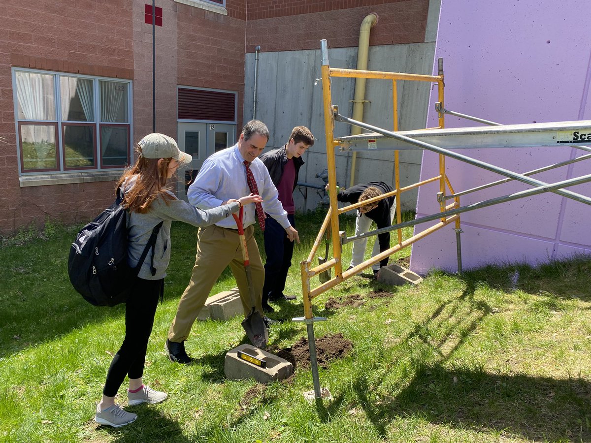 GDSustainable's tweet photo. Big shout out to @GDAPArena for taking on the scaffold-on-a-hill challenge today! Thanks for your help! #gdrsdchat https://t.co/f3HjioMfpi