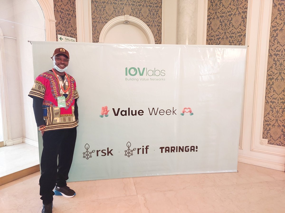 gino_osahon's tweet photo. #ValueWeek Day 2 was very informative. Learnt about how the champions of IOV Labs came together to start such a visionary organisation. Also Learnt a lot about our core values. #RSK #DevAdvocate. Took a picture with the genius @SDLerner https://t.co/Z3d0Tcx10G