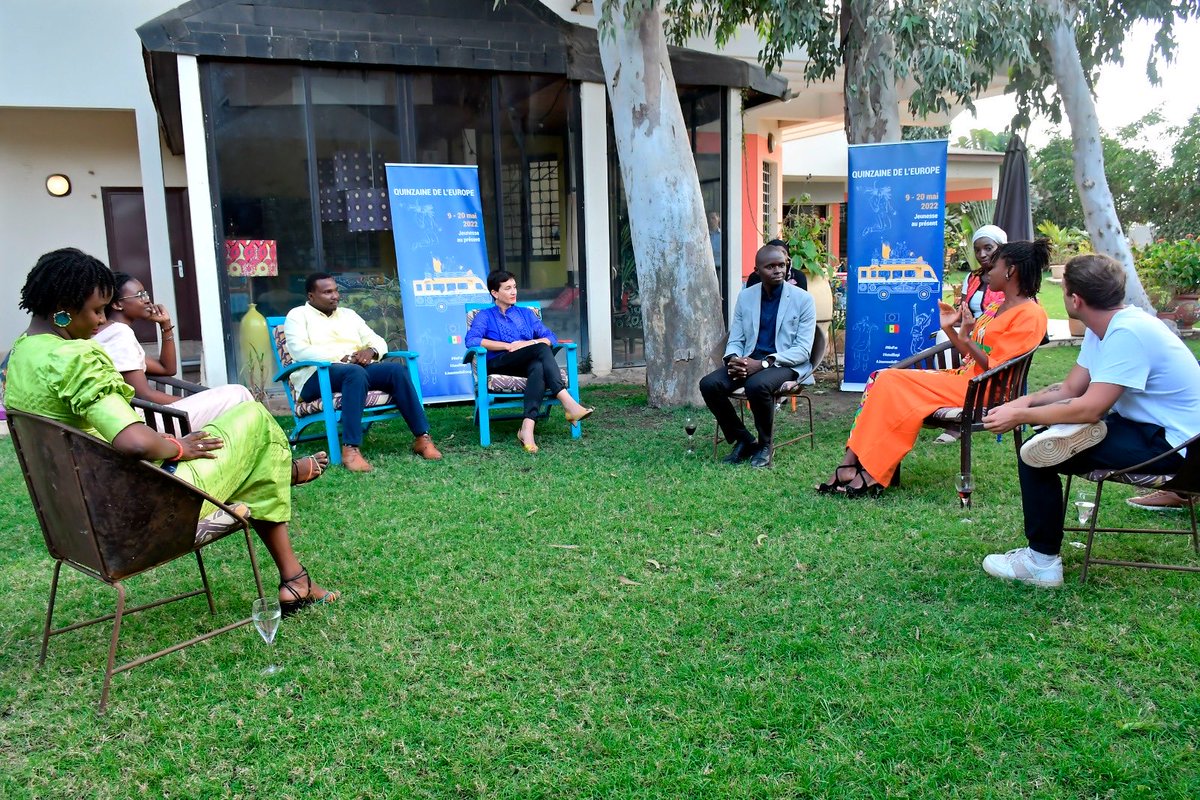IMingassonUE's tweet photo. “Jeunesse au présent” une campagne🇪🇺avec la jeunesse🇸🇳 pour mettre en💡 ces champions entrepreneurs, acteurs, militants de leur projet et agissant aussi pour les autres. Avec vous, pour co-construire le partenariat qui gagne et crée ce 🌍meilleur👏🏾

Ça change tout!
#EuropeDay2022 https://t.co/56TeAE5wYu
