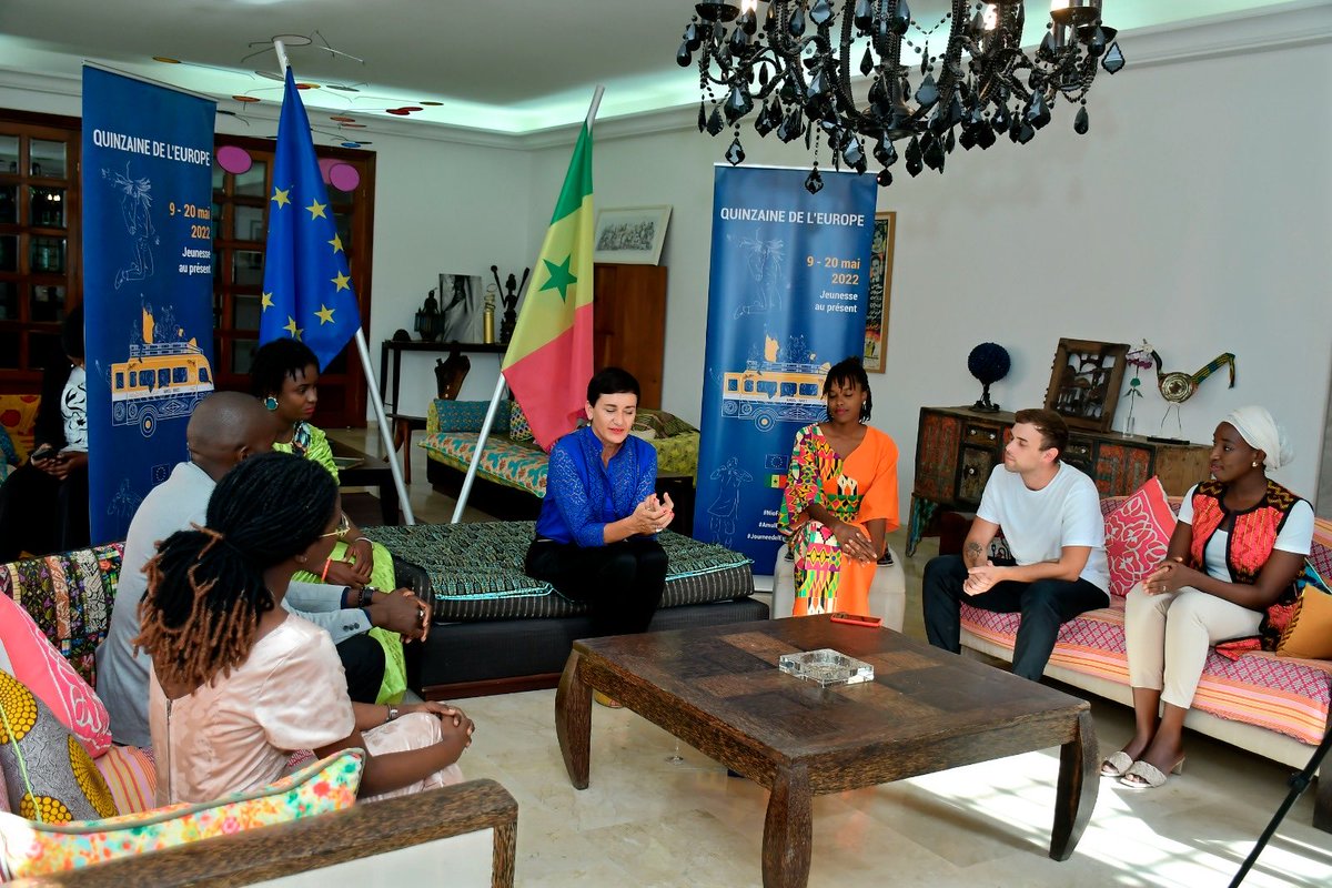 “Jeunesse au présent” une campagne🇪🇺avec la jeunesse🇸🇳 pour mettre en💡 ces champions entrepreneurs, acteurs, militants de leur projet et agissant aussi pour les autres. Avec vous, pour co-construire le partenariat qui gagne et crée ce 🌍meilleur👏🏾

Ça change tout!
#EuropeDay2022