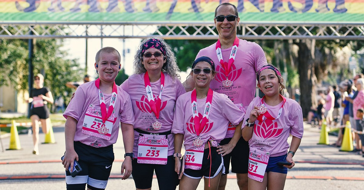 DonnaFoundation's tweet photo. The weather on Saturday and the crowd's excitement couldn't have been more perfect to #CelebrateEveryMom together! 💗 #RunDONNA #DONNATogether https://t.co/9RaA2G24Gy