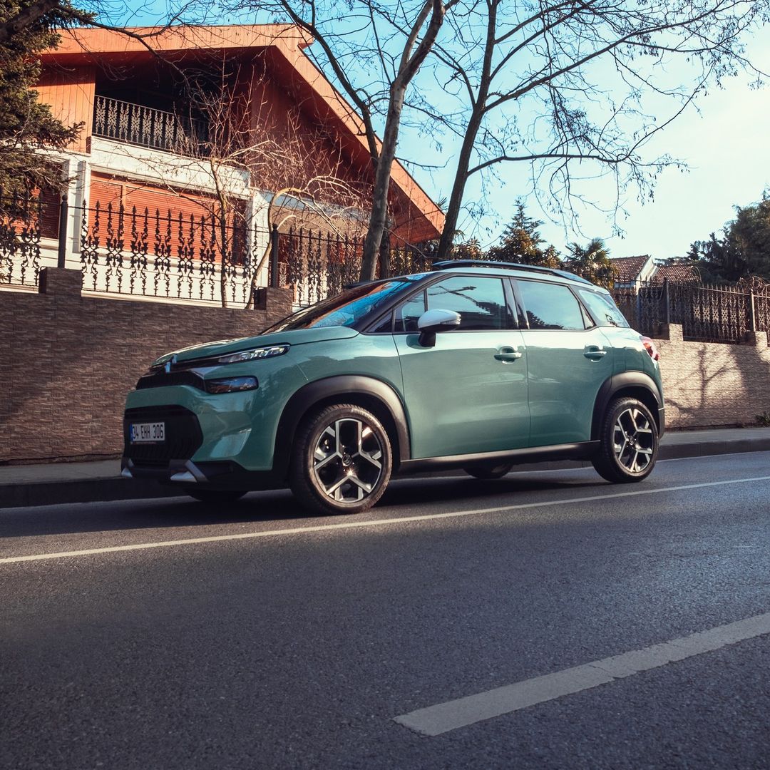 CitroenChile's tweet photo. El paisaje de otoño llega a otro nivel con el New SUV C3 Aircross🍂
Tecnología, diseño y comfort, ¿Qué más podemos pedir?
Cuéntanos en los comentarios ¿Cuál es tu característica favorita de nuestro New SUV C3 Aircross 😍?
#CitroenChile #SUV #NewSUVC3Aircross #WelcomeFreedom https://t.co/pdbdOm5qr4