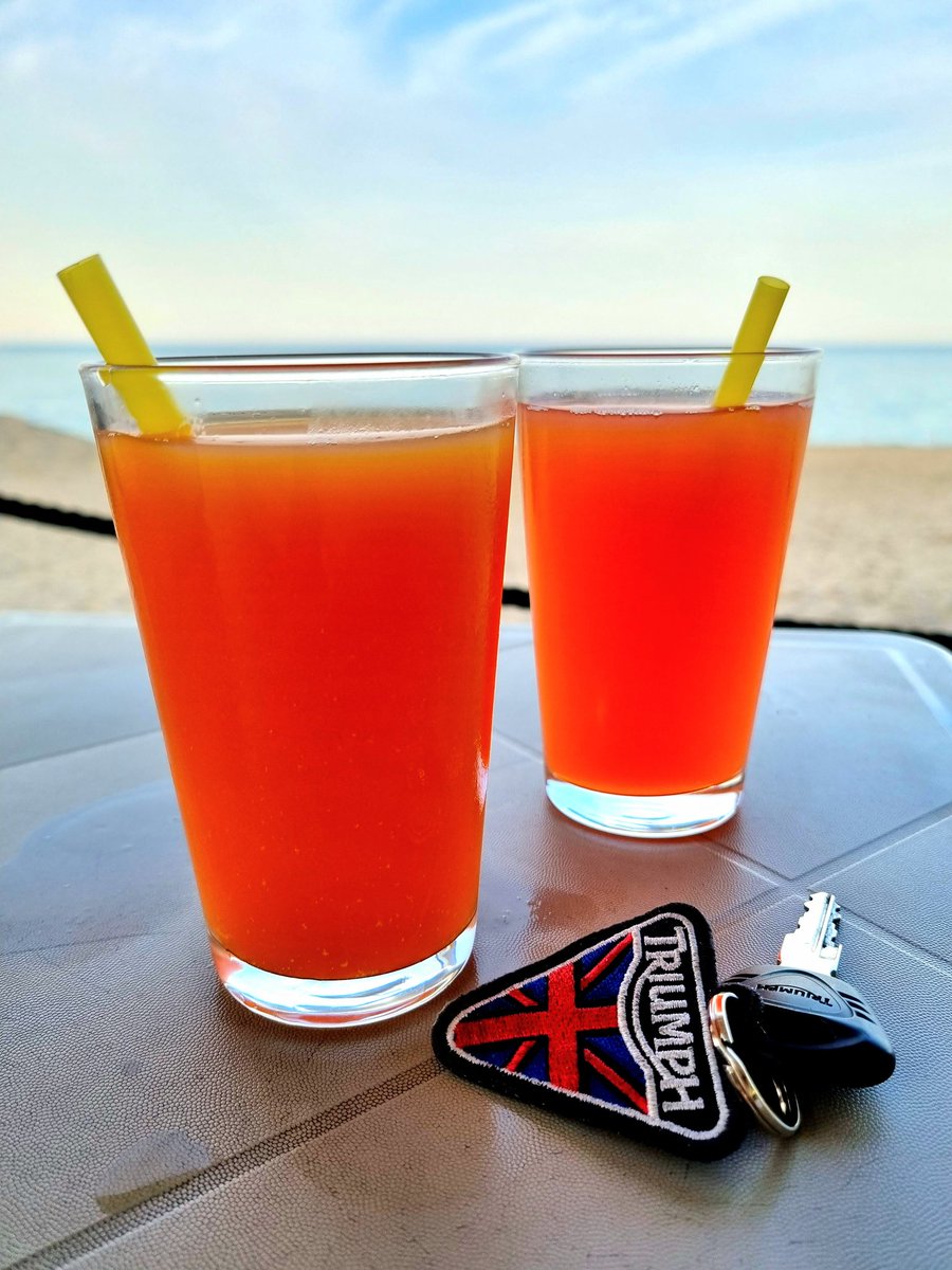 21Andrea69's tweet photo. Dovrebbero tutti avere una vista mare. 
Sempre !
#sunset #mare #aperitivo #goodtime #goodvibes #feeling #moto #tryumph #bike #numana #regionemarche https://t.co/PVRtTQWTSV