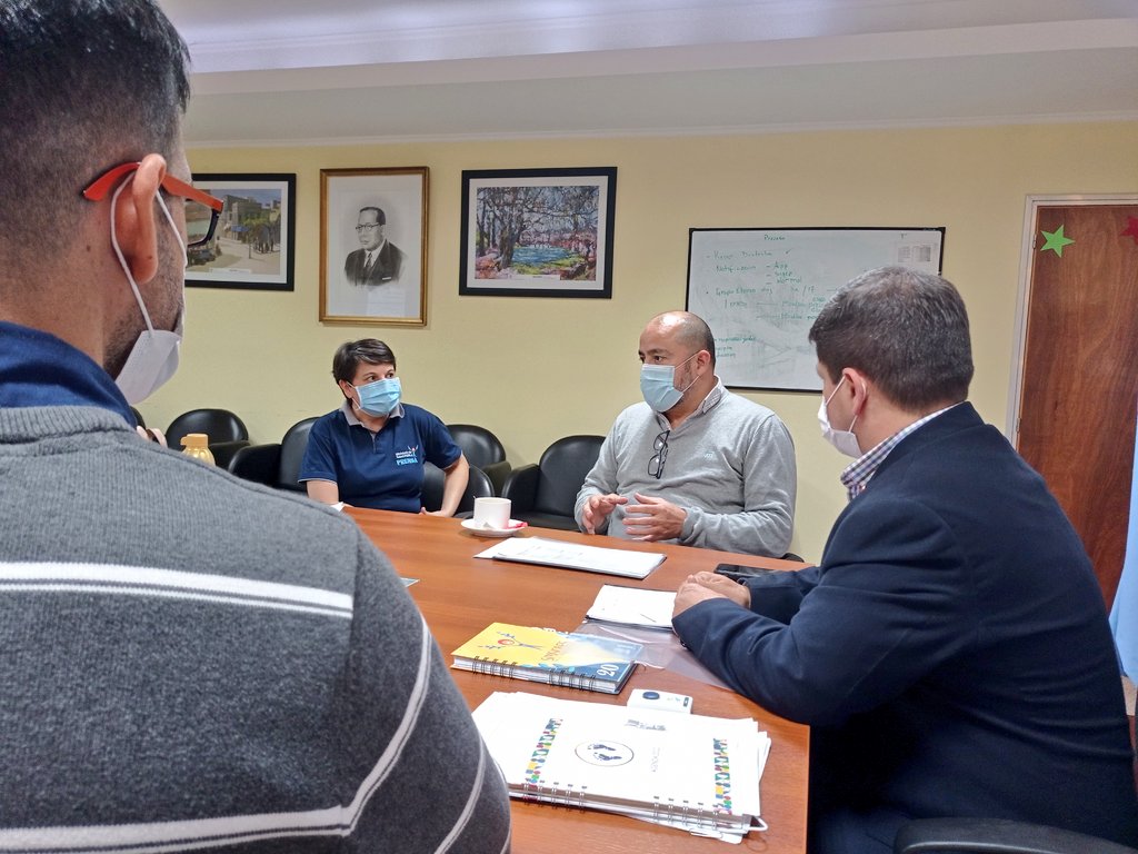 OscarAlarcon_'s tweet photo. Hoy me reuní con el Coord. del @BSCMnes Dr. Joaquín Romanazzi, para avanzar en nuestras estrategias sanitarias en beneficio de todos los misioneros. Gracias equipo! @SaludMisiones https://t.co/1ImzC8BKhc https://t.co/030Fg0f3Kt