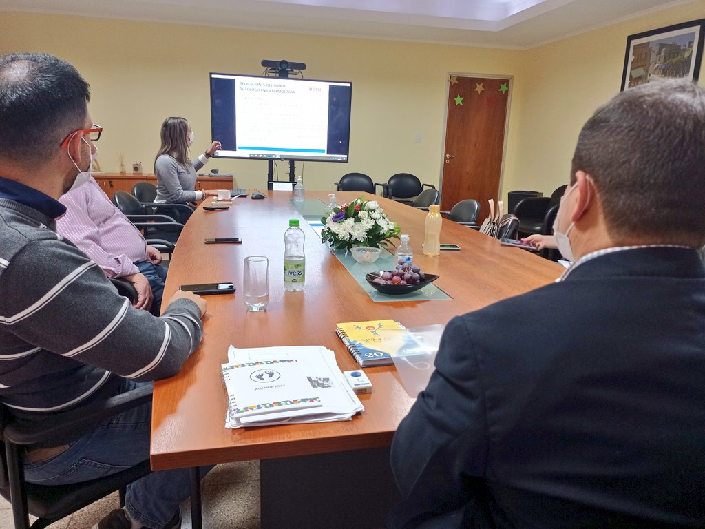 OscarAlarcon_'s tweet photo. Hoy me reuní con el Coord. del @BSCMnes Dr. Joaquín Romanazzi, para avanzar en nuestras estrategias sanitarias en beneficio de todos los misioneros. Gracias equipo! @SaludMisiones https://t.co/1ImzC8BKhc https://t.co/030Fg0f3Kt