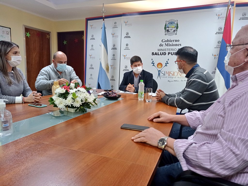 OscarAlarcon_'s tweet photo. Hoy me reuní con el Coord. del @BSCMnes Dr. Joaquín Romanazzi, para avanzar en nuestras estrategias sanitarias en beneficio de todos los misioneros. Gracias equipo! @SaludMisiones https://t.co/1ImzC8BKhc https://t.co/030Fg0f3Kt