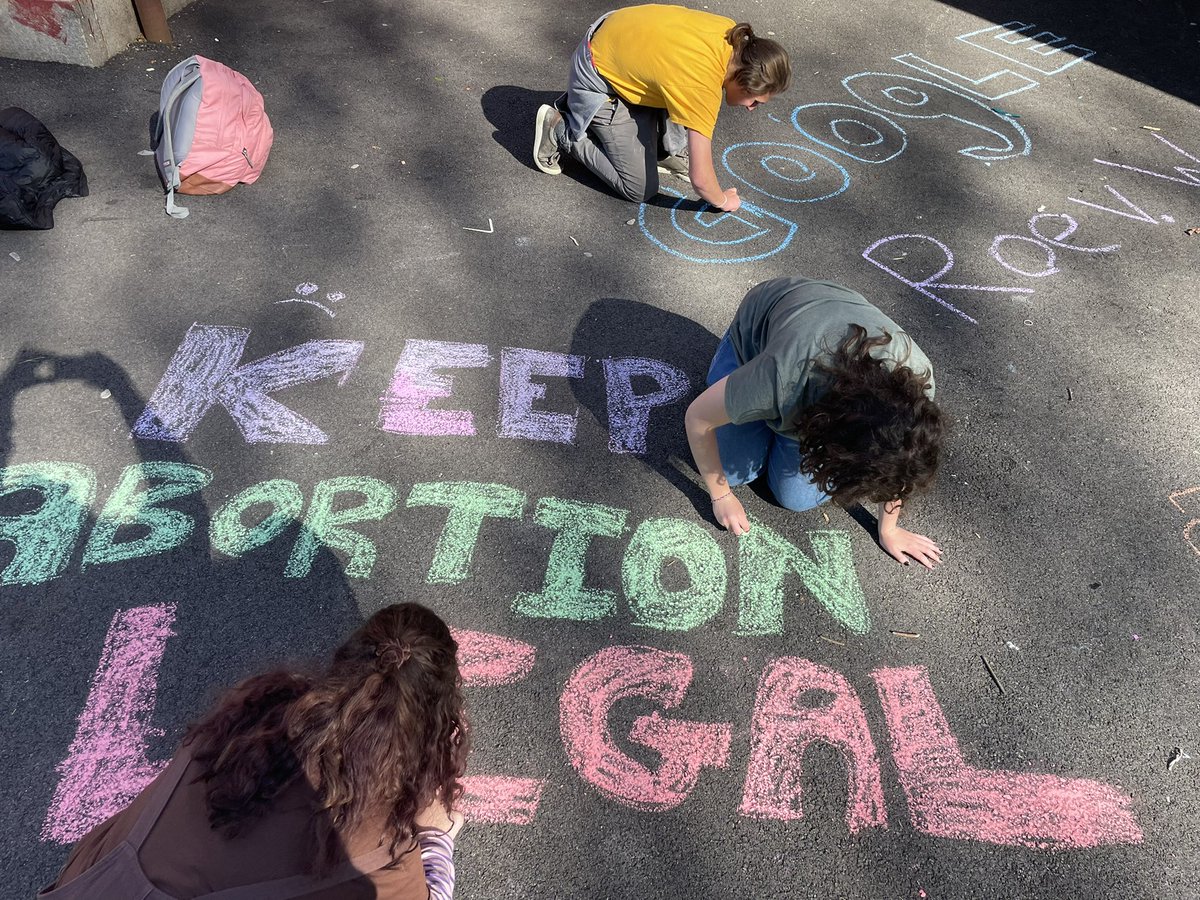 amyignatow's tweet photo. The kids are all right.
Actually, they’re magnificent.
@riseup4abortion #RiseUp4AbortionRights #ChalkOut https://t.co/rlDWW9SEpH