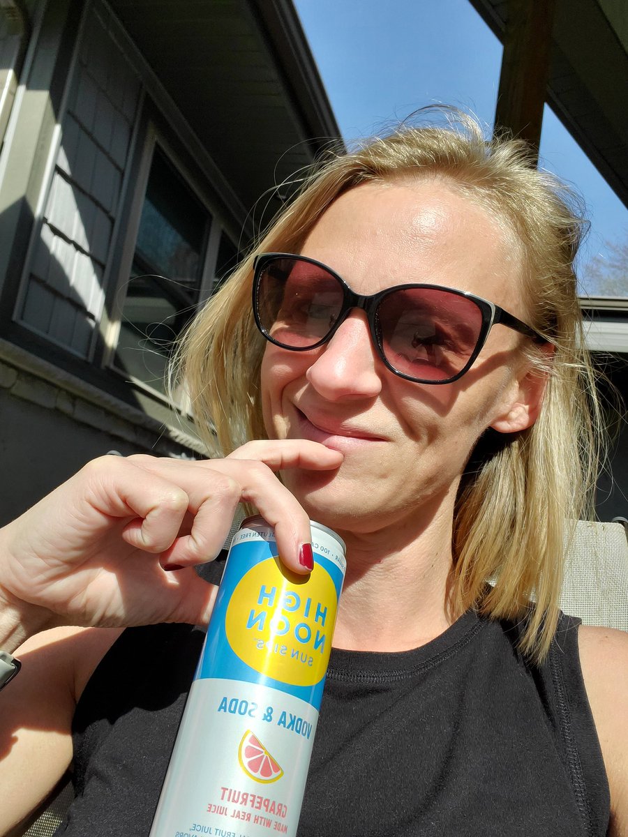 becksislost's tweet photo. That time of year.  
All the selfies with all the drinks.
#sunsout #summertime #highnoon #fiveoclock https://t.co/V7LnNMhil2