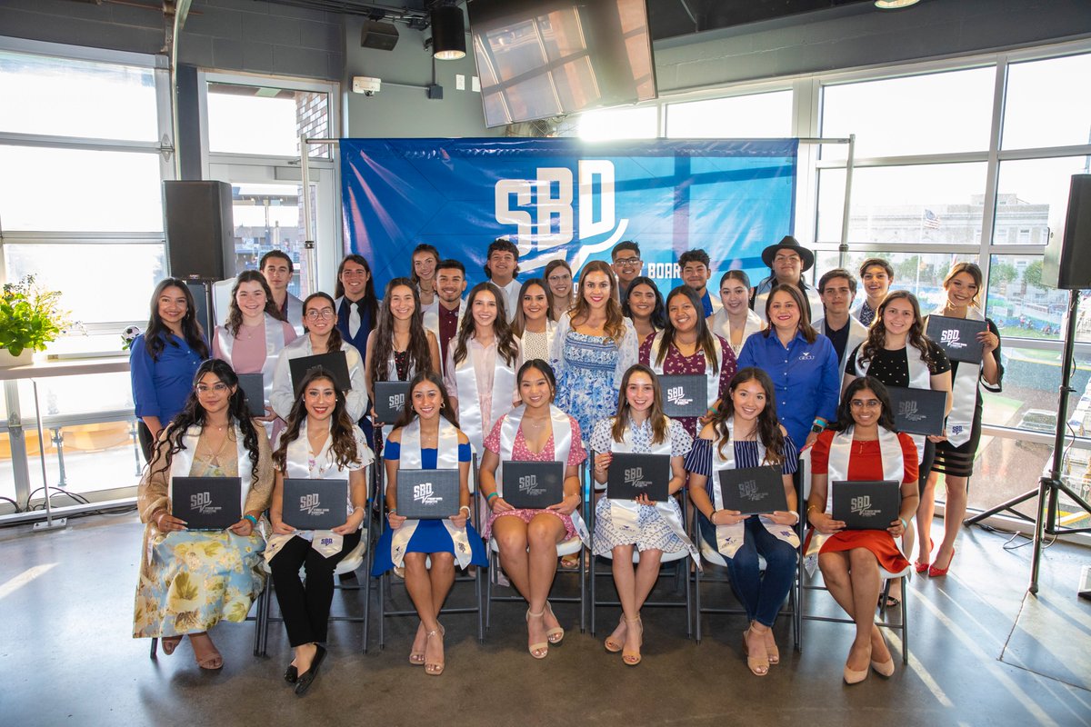 myGECU's tweet photo. Congratulations to the graduating class of 2022 Student Board of Directors by GECU! They finished a successful term learning about the financial industry, economics, business &amp; the credit union movement. We are so proud of our students &amp; wish them well on their future endeavors. https://t.co/6iWdiqVyw0