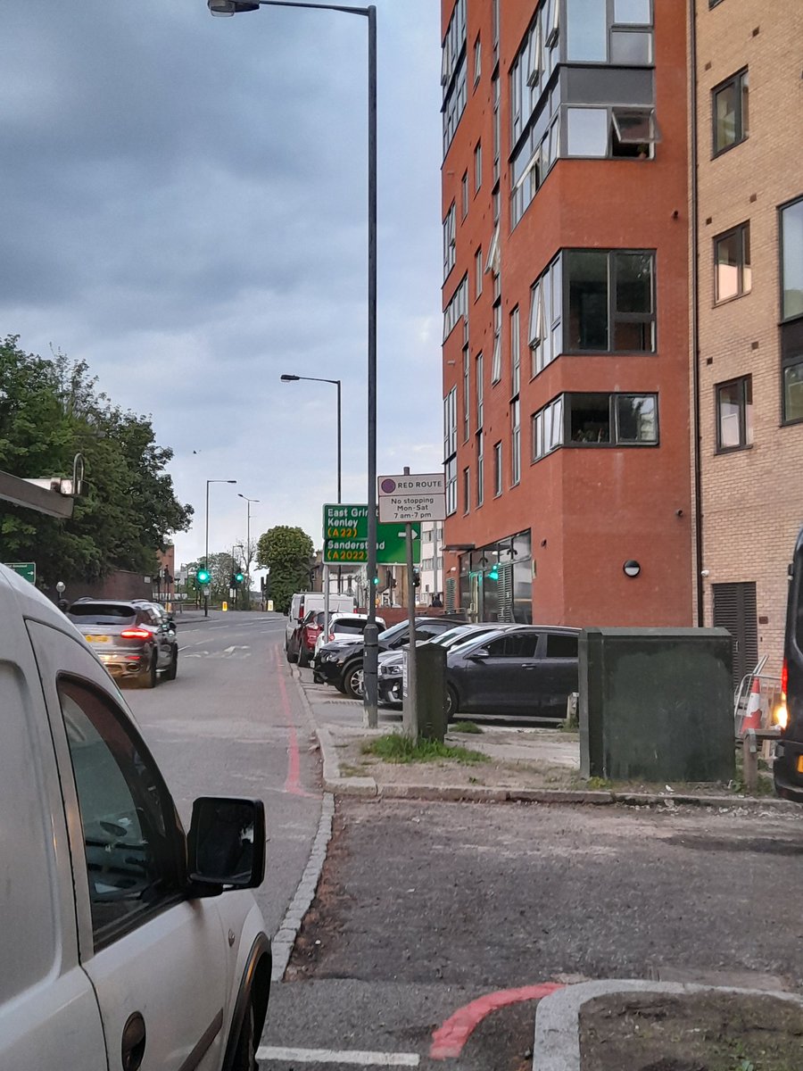 mejones0210's tweet photo. This is meant to be a car free development @Guildmore and @optivohomes @yourcroydon in #purley Multiple new residents parking on the pavement of the Red Route. Residents in flats say they weren't told.  #planning #Croydon https://t.co/2XsdWXY6RY