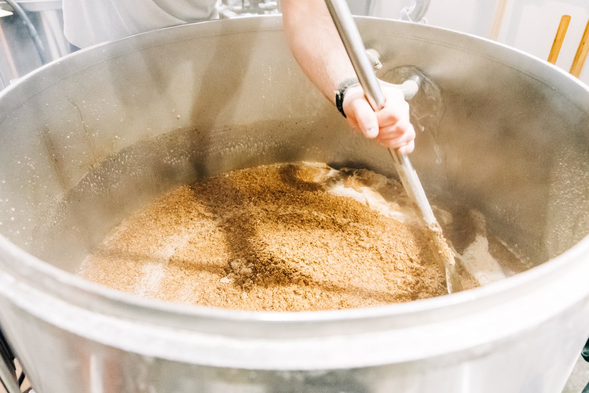 WarpedWing's tweet photo. Next up from our Brewer's Select Series brews is Falling Darkness #CascadianDarkAle brewed by Asst Brewer, Alex R! #Roasty, hop forward #darkbeer w/ tons of dark malt flavor & aroma, w/definitive hop character. Made with Lactose.
Launching Thurs, 5/12!
https://t.co/iWrqibbOdE https://t.co/JKa9MiXOt0