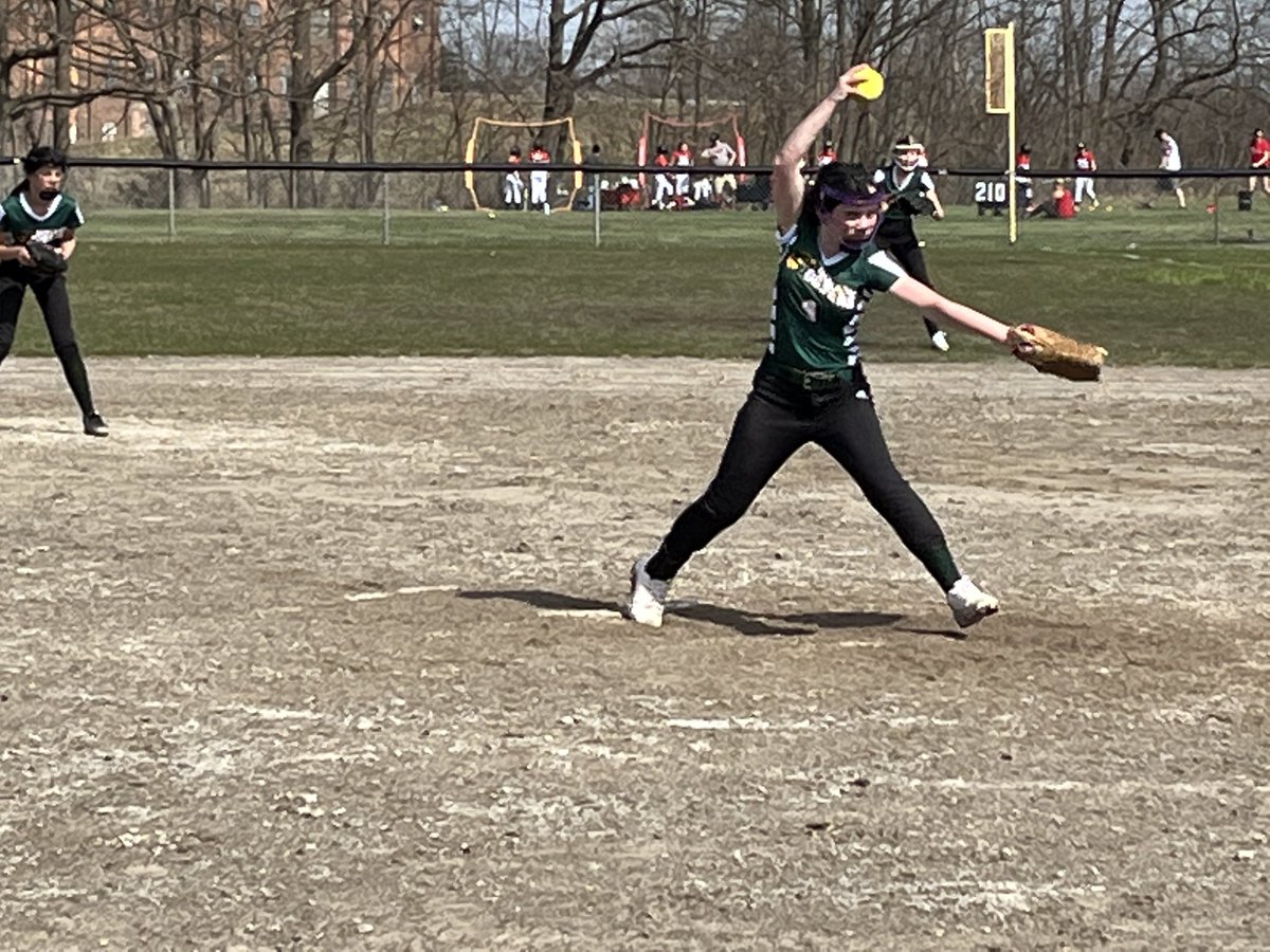 oaklandcobras's tweet photo. The 12U Cobras digging deep in the Owosso Spring Tune-up Tournament! https://t.co/gGQ7Wbu4dm