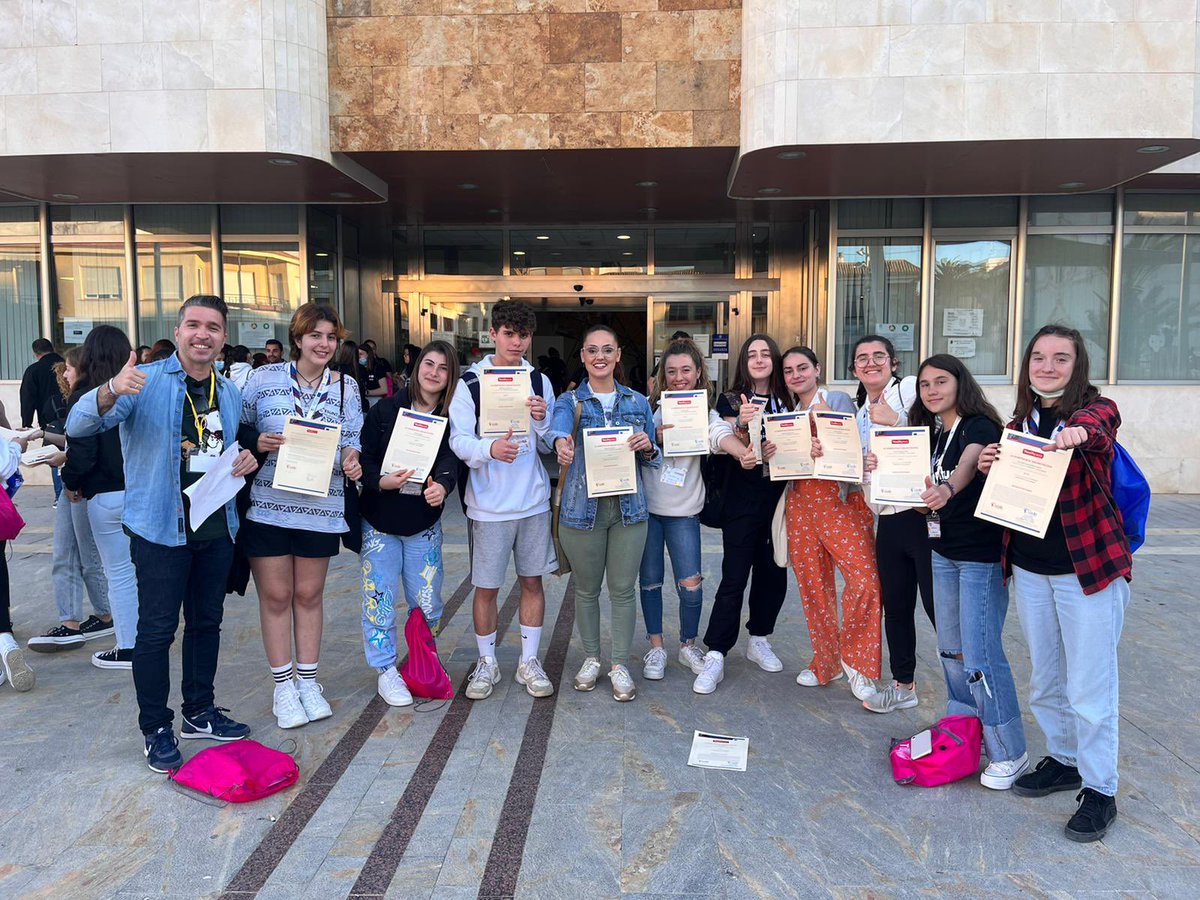 IreneJodar's tweet photo. Ha sido un placer participar en la última jornada del proyecto EU #DialGo en San Javier junto al grupo de jóvenes lorquinos, donde he escuchado sus propuestas para mejorar nuestros municipios
Tenemos mucho que aprender de ellos, son el presente y los que mejorarán nuestro futuro https://t.co/VAO9kcevk5