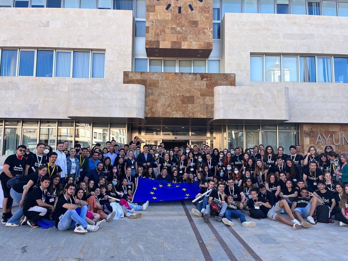 IreneJodar's tweet photo. Ha sido un placer participar en la última jornada del proyecto EU #DialGo en San Javier junto al grupo de jóvenes lorquinos, donde he escuchado sus propuestas para mejorar nuestros municipios
Tenemos mucho que aprender de ellos, son el presente y los que mejorarán nuestro futuro https://t.co/VAO9kcevk5