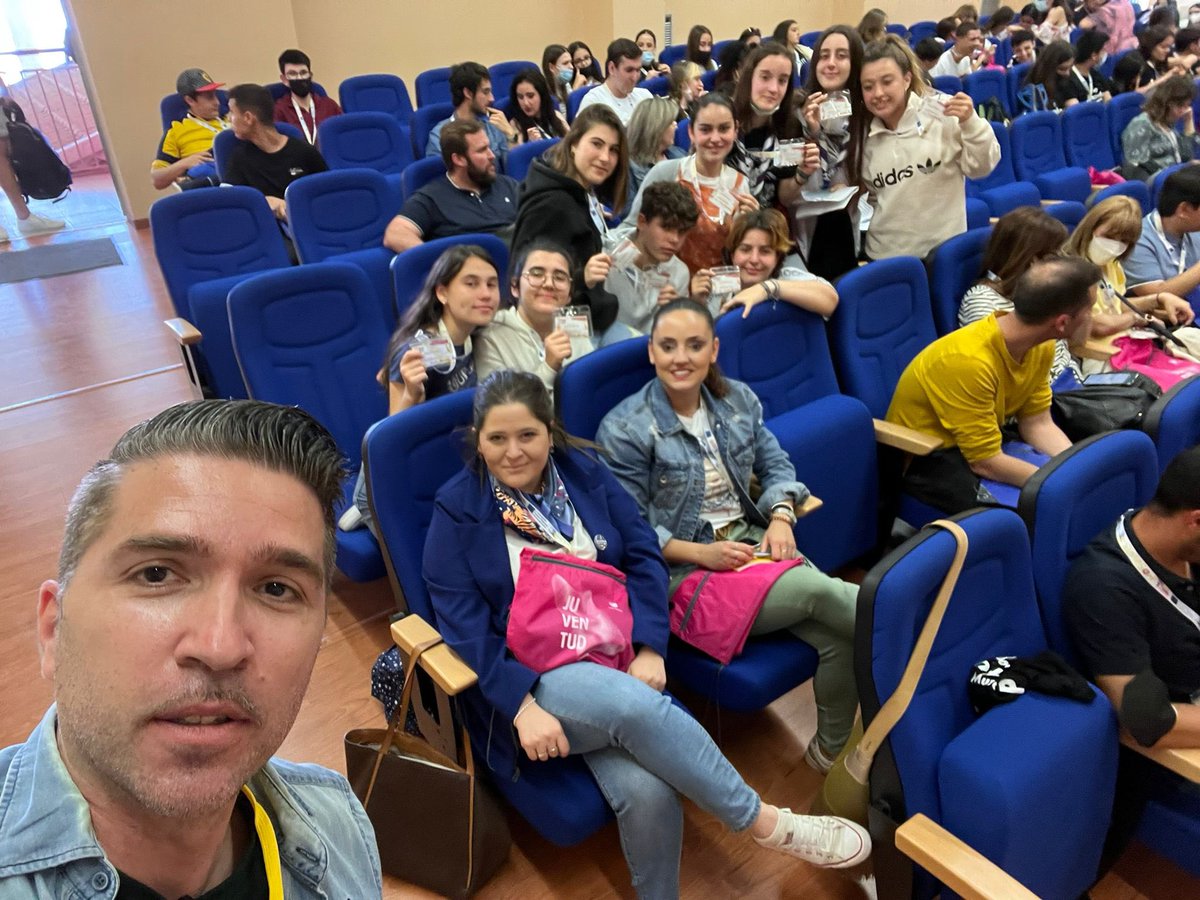 IreneJodar's tweet photo. Ha sido un placer participar en la última jornada del proyecto EU #DialGo en San Javier junto al grupo de jóvenes lorquinos, donde he escuchado sus propuestas para mejorar nuestros municipios
Tenemos mucho que aprender de ellos, son el presente y los que mejorarán nuestro futuro https://t.co/VAO9kcevk5