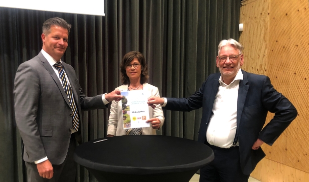 KontaktAlblas's tweet photo. Doe Mee! en SGP leggen geen nadruk op de verschillen, maar juist op de overeenkomsten -  https://t.co/F9viqFW37Q https://t.co/cWLwslJuv5