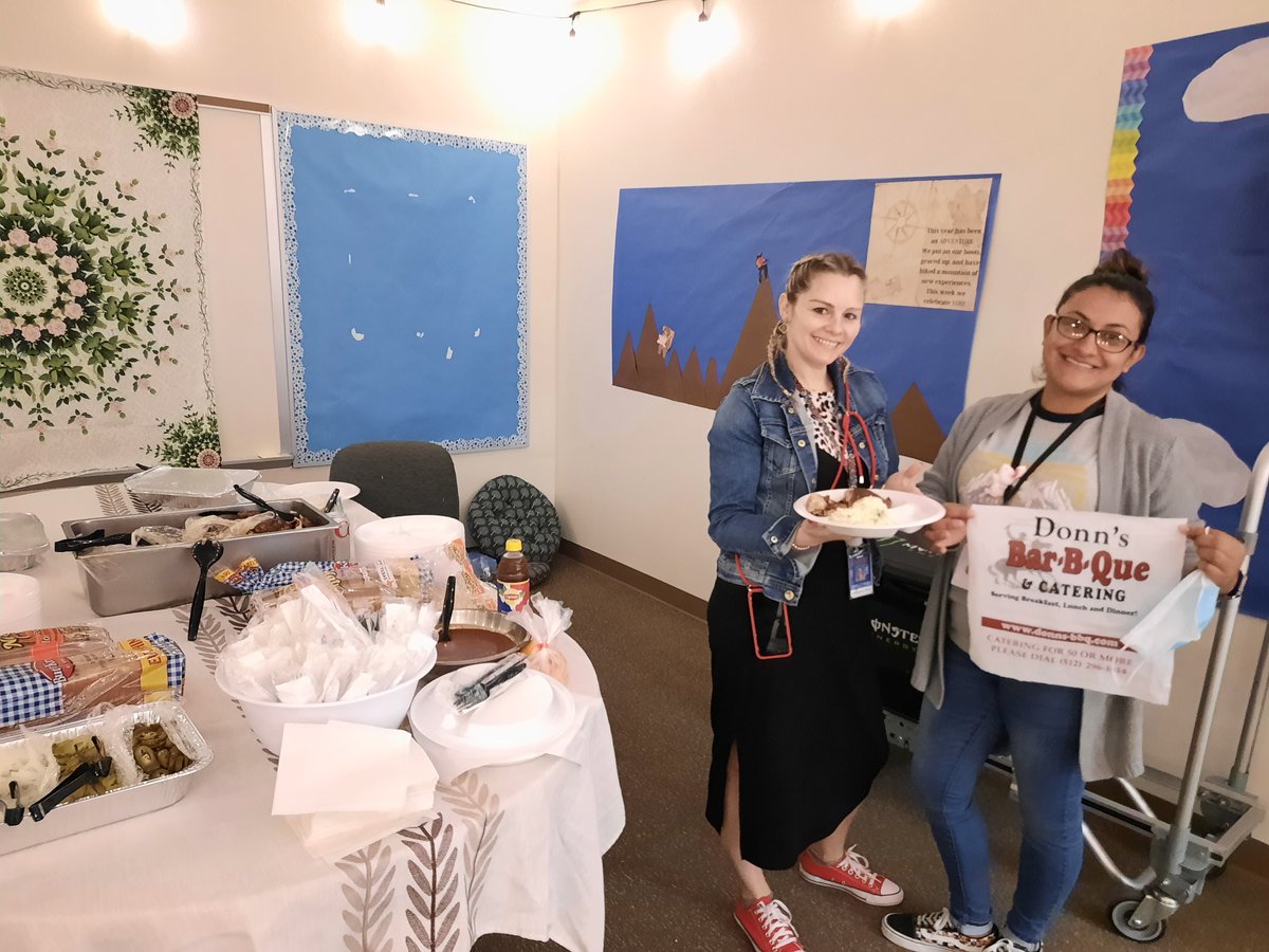 DVISD_GES's tweet photo. A HUGE thank you to our sponsors who helped us reach our goal of providing lunch all week to our staff. We appreciate your support!
#DVPRoud #teacherappreciationweek #donnsbbq #Aplusfederalcreditunion #cabobobs #olivegarden #gilbertproud #PawsupGilbert https://t.co/ioa3LBfxsX